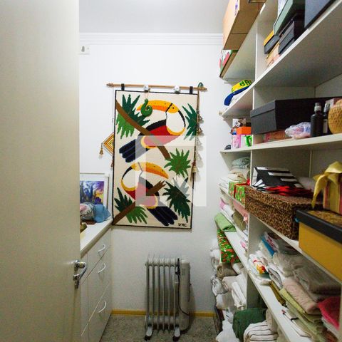 Apartamento à venda com 246m², 3 quartos e 4 vagas Apartamento à venda com 246m², 3 quartos e 4 vagasCloset da suíte 2