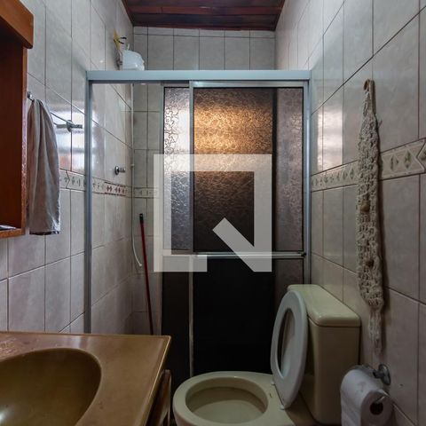 Casa à venda com 250m², 4 quartos e 2 vagas Casa à venda com 250m², 4 quartos e 2 vagasBanheiro 1
