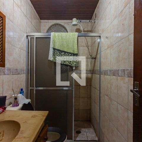 Casa à venda com 250m², 4 quartos e 2 vagas Casa à venda com 250m², 4 quartos e 2 vagasBanheiro 2