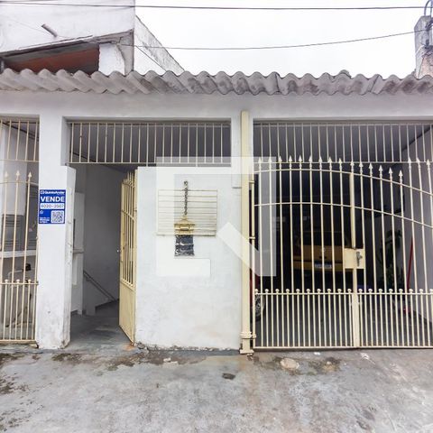 Casa à venda com 250m², 4 quartos e 2 vagas Casa à venda com 250m², 4 quartos e 2 vagasFachada