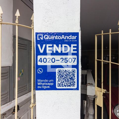 Casa à venda com 250m², 4 quartos e 2 vagas Casa à venda com 250m², 4 quartos e 2 vagasPlaca de Anuncio