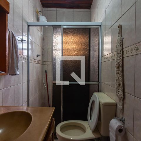 Casa à venda com 250m², 4 quartos e 2 vagas Casa à venda com 250m², 4 quartos e 2 vagasBanheiro 1