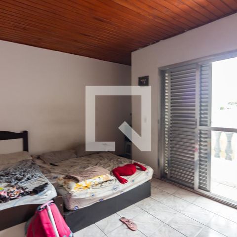 Casa à venda com 250m², 4 quartos e 2 vagas Casa à venda com 250m², 4 quartos e 2 vagasQuarto 1