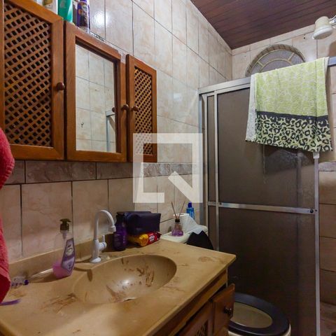 Casa à venda com 250m², 4 quartos e 2 vagas Casa à venda com 250m², 4 quartos e 2 vagasBanheiro 2