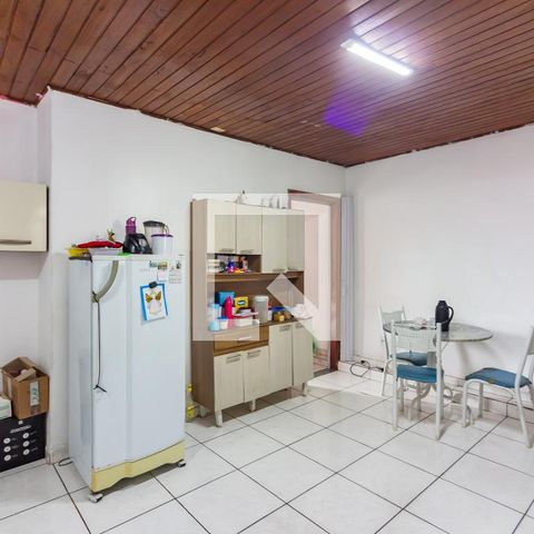 Casa à venda com 250m², 4 quartos e 2 vagas Casa à venda com 250m², 4 quartos e 2 vagasSala