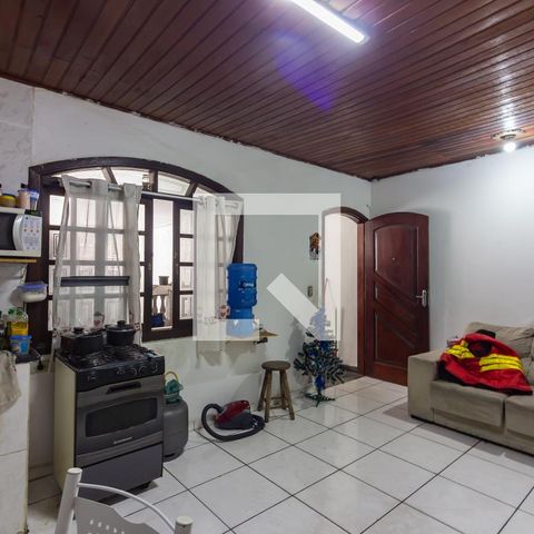 Casa à venda com 250m², 4 quartos e 2 vagas Casa à venda com 250m², 4 quartos e 2 vagasSala