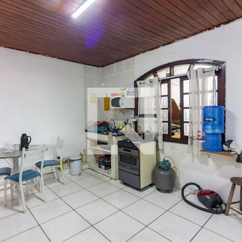 Casa à venda com 250m², 4 quartos e 2 vagas Casa à venda com 250m², 4 quartos e 2 vagasSala