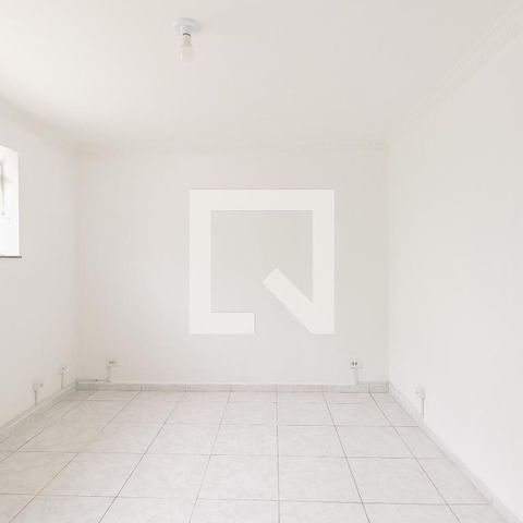 Casa à venda com 80m², 2 quartos e sem vaga Casa à venda com 80m², 2 quartos e sem vagaSala