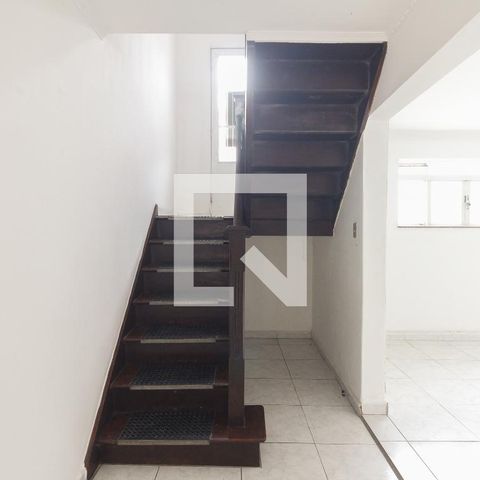 Casa à venda com 80m², 2 quartos e sem vaga Casa à venda com 80m², 2 quartos e sem vagaCorredor de Acesso