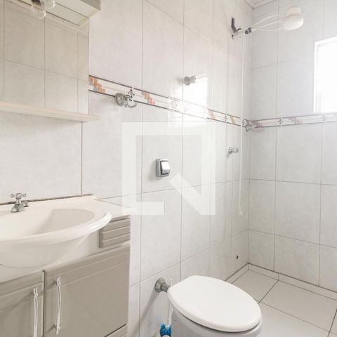 Casa à venda com 80m², 2 quartos e sem vaga Casa à venda com 80m², 2 quartos e sem vagaBanheiro