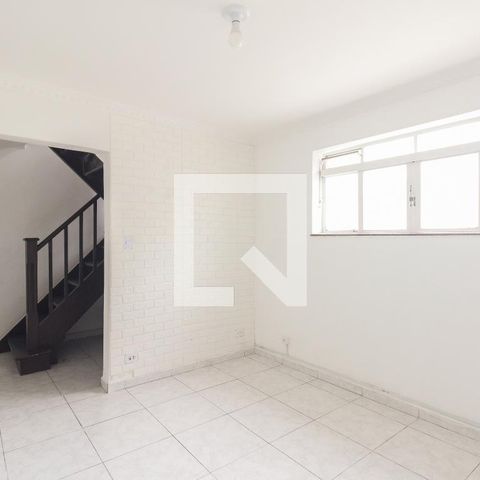 Casa à venda com 80m², 2 quartos e sem vaga Casa à venda com 80m², 2 quartos e sem vagaSala