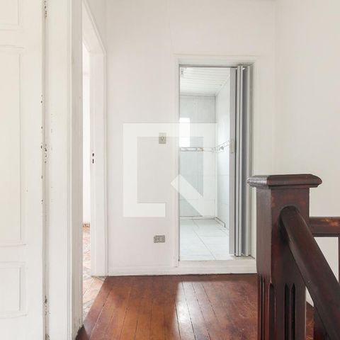 Casa à venda com 80m², 2 quartos e sem vaga Casa à venda com 80m², 2 quartos e sem vagaCorredor de Acesso
