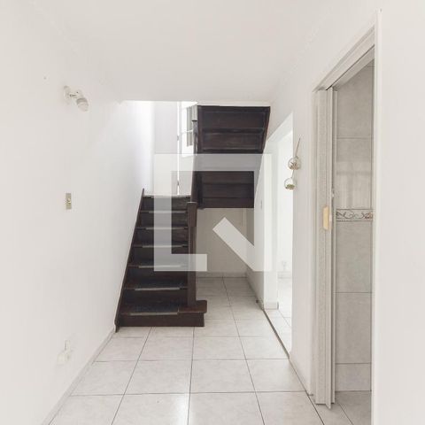 Casa à venda com 80m², 2 quartos e sem vaga Casa à venda com 80m², 2 quartos e sem vagaCorredor de Acesso