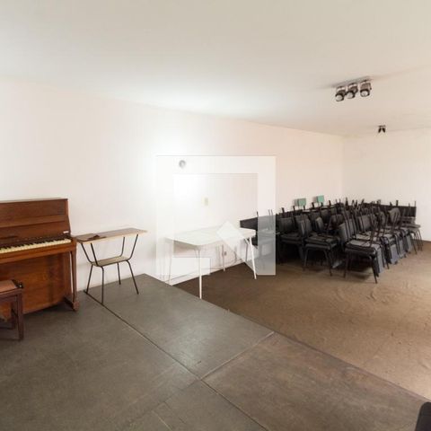 Casa para alugar com 300m², 3 quartos e 2 vagas Casa para alugar com 300m², 3 quartos e 2 vagasSala