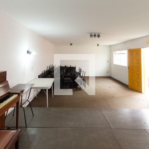 Casa para alugar com 300m², 3 quartos e 2 vagas Casa para alugar com 300m², 3 quartos e 2 vagasSala
