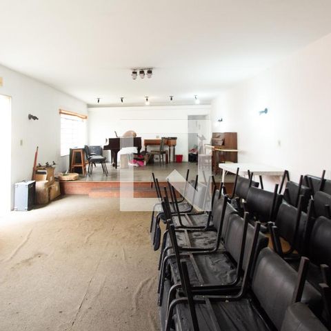 Casa para alugar com 300m², 3 quartos e 2 vagas Casa para alugar com 300m², 3 quartos e 2 vagasSala