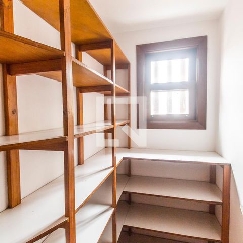 Casa de condomínio à venda com 445m², 3 quartos e 4 vagasDespensa