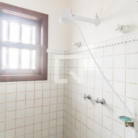 Casa de condomínio à venda com 445m², 3 quartos e 4 vagasBanheiro da Suíte