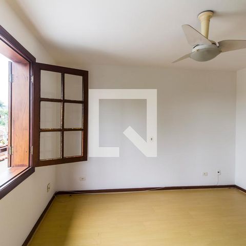 Casa de condomínio à venda com 445m², 3 quartos e 4 vagasSuíte master