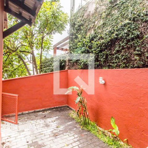 Casa de condomínio à venda com 445m², 3 quartos e 4 vagasQuintal