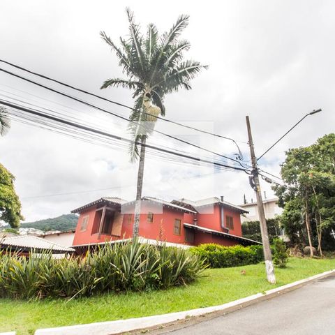 Casa de condomínio à venda com 445m², 3 quartos e 4 vagasVista da Rua