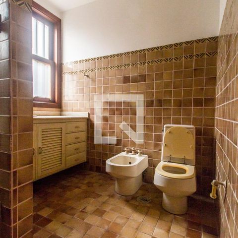 Casa de condomínio à venda com 445m², 3 quartos e 4 vagasBanheiro 2