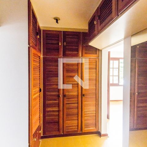 Casa de condomínio à venda com 445m², 3 quartos e 4 vagasCloset da suíte