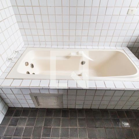 Casa de condomínio à venda com 445m², 3 quartos e 4 vagasDetalhe do Banheiro da Suite