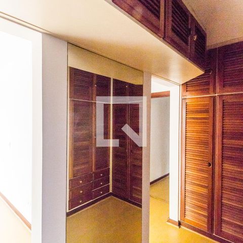 Casa de condomínio à venda com 445m², 3 quartos e 4 vagasCloset da suíte