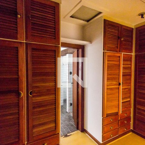 Casa de condomínio à venda com 445m², 3 quartos e 4 vagasCloset da suíte