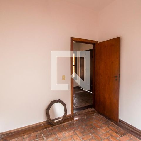 Casa de condomínio à venda com 445m², 3 quartos e 4 vagasEscritório