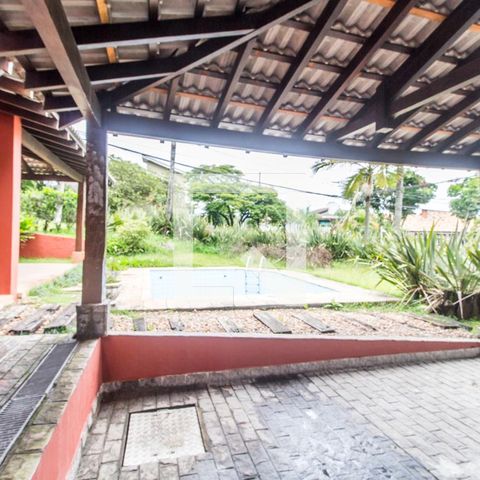 Casa de condomínio à venda com 445m², 3 quartos e 4 vagasEntrada