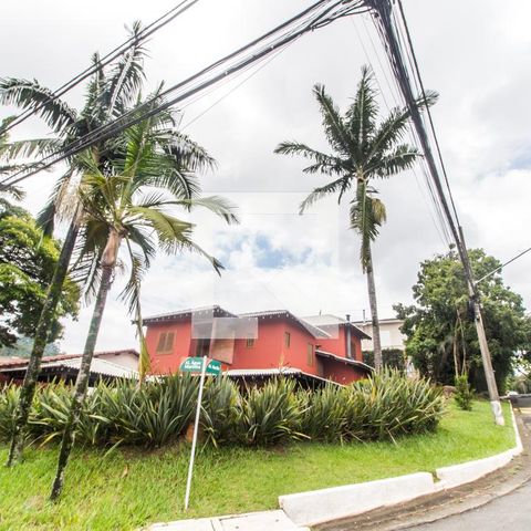 Casa de condomínio à venda com 445m², 3 quartos e 4 vagasVista da Rua