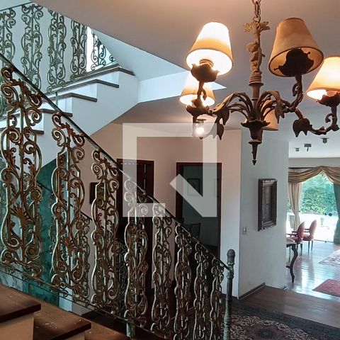 Casa à venda com 950m², 4 quartos e 6 vagas Casa à venda com 950m², 4 quartos e 6 vagasHall