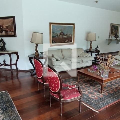 Casa à venda com 950m², 4 quartos e 6 vagas Casa à venda com 950m², 4 quartos e 6 vagasSala