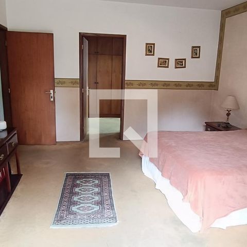 Casa à venda com 950m², 4 quartos e 6 vagas Casa à venda com 950m², 4 quartos e 6 vagasSuíte 1