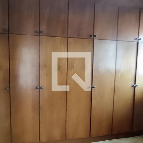 Casa à venda com 950m², 4 quartos e 6 vagas Casa à venda com 950m², 4 quartos e 6 vagasCloset da suíte 1