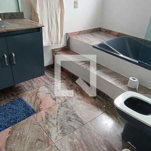 Casa à venda com 950m², 4 quartos e 6 vagas Casa à venda com 950m², 4 quartos e 6 vagasBanheiro da Suíte 2