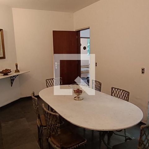 Casa à venda com 950m², 4 quartos e 6 vagas Casa à venda com 950m², 4 quartos e 6 vagasCopa
