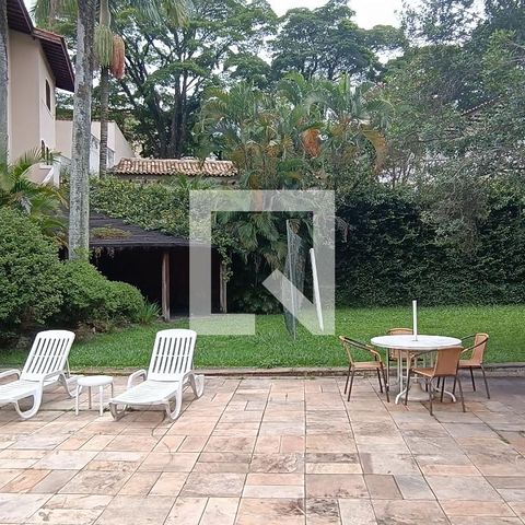 Casa à venda com 950m², 4 quartos e 6 vagas Casa à venda com 950m², 4 quartos e 6 vagasJardim