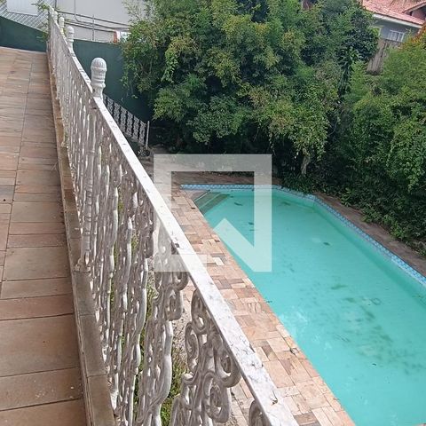 Casa à venda com 950m², 4 quartos e 6 vagas Casa à venda com 950m², 4 quartos e 6 vagasVaranda