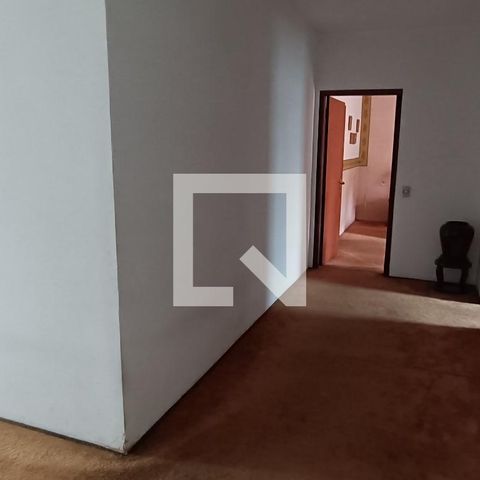 Casa à venda com 950m², 4 quartos e 6 vagas Casa à venda com 950m², 4 quartos e 6 vagasCorredor
