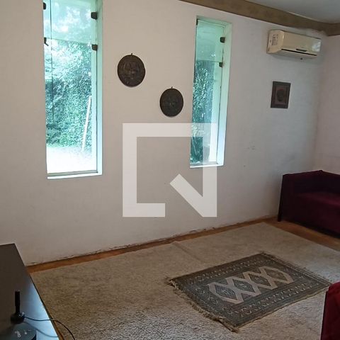 Casa à venda com 950m², 4 quartos e 6 vagas Casa à venda com 950m², 4 quartos e 6 vagasSala de TV