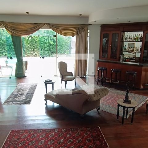 Casa à venda com 950m², 4 quartos e 6 vagas Casa à venda com 950m², 4 quartos e 6 vagasSala