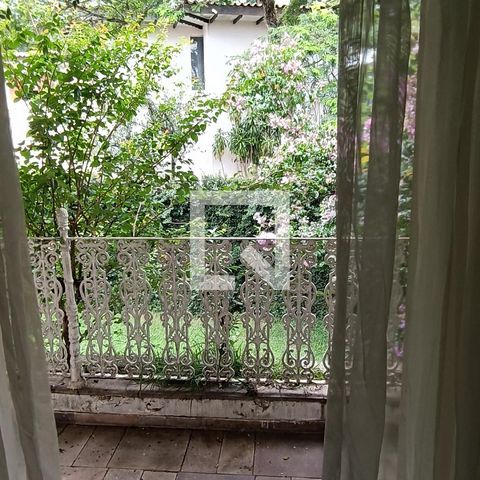 Casa à venda com 950m², 4 quartos e 6 vagas Casa à venda com 950m², 4 quartos e 6 vagasVaranda