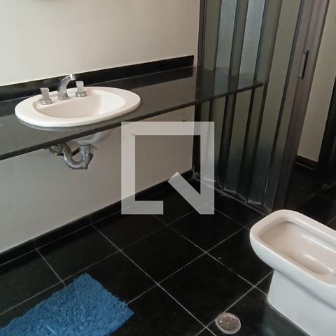 Casa à venda com 950m², 4 quartos e 6 vagas Casa à venda com 950m², 4 quartos e 6 vagasBanheiro