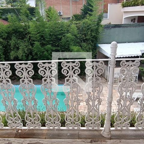 Casa à venda com 950m², 4 quartos e 6 vagas Casa à venda com 950m², 4 quartos e 6 vagasVaranda