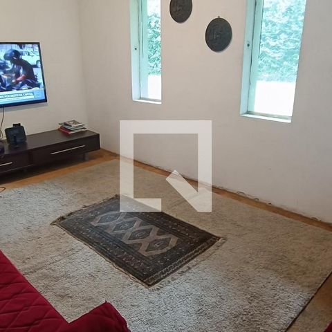 Casa à venda com 950m², 4 quartos e 6 vagas Casa à venda com 950m², 4 quartos e 6 vagasSala de TV