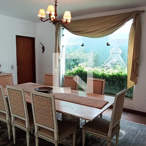 Casa à venda com 950m², 4 quartos e 6 vagas Casa à venda com 950m², 4 quartos e 6 vagasSala de Jantar