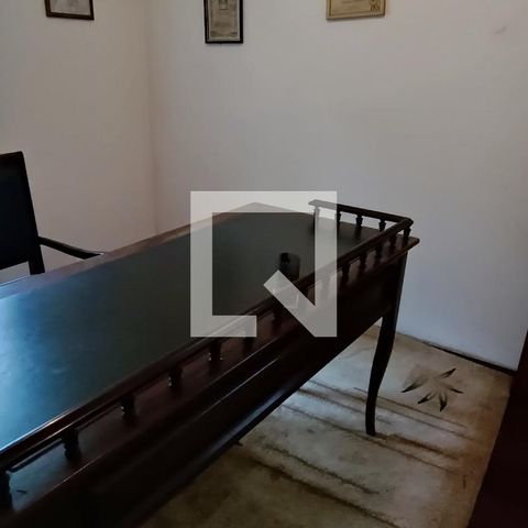 Casa à venda com 950m², 4 quartos e 6 vagas Casa à venda com 950m², 4 quartos e 6 vagasEscritório